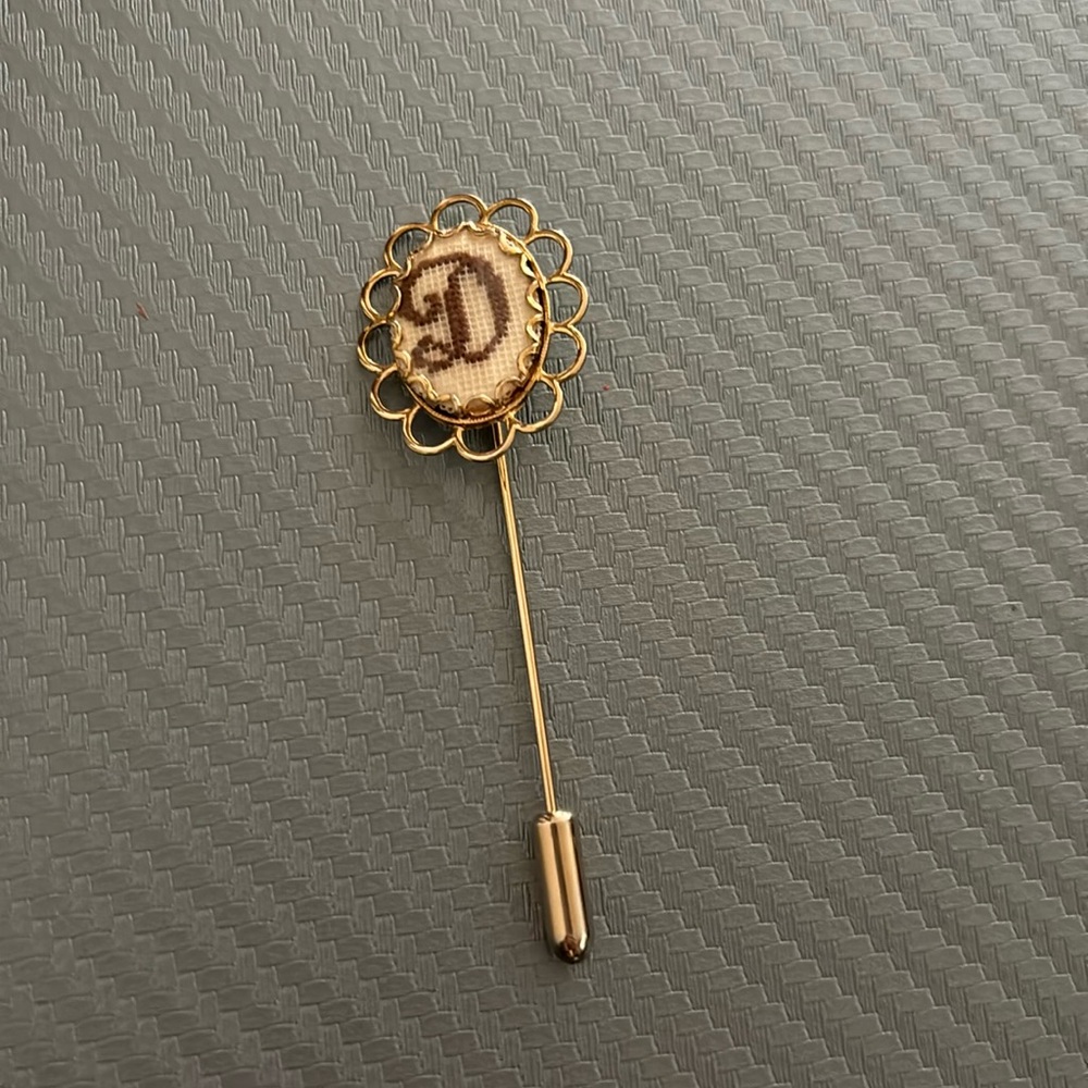 5/$10 Vintage Letter D flower brooch